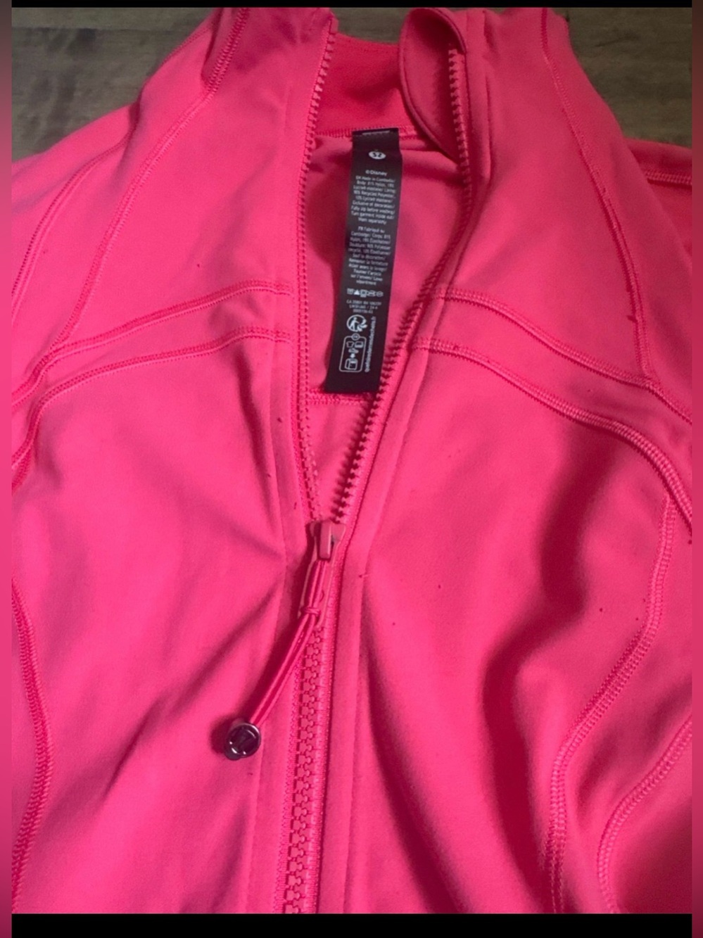Lululemon Define Jacket Pink Disney Mickey Logo Size 2 Thumbholes - Picture 6 of 12